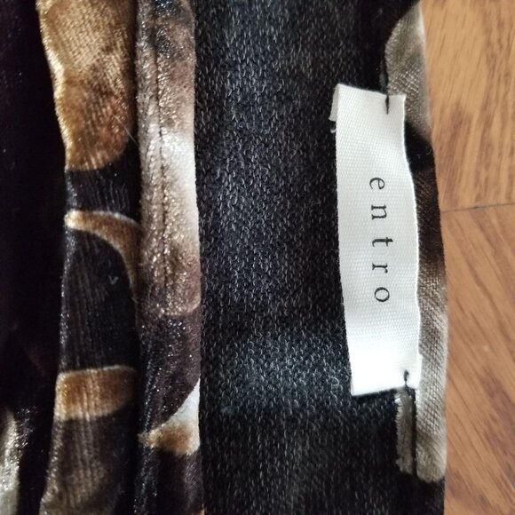 Entro Womens Medium Black & Floral Velvet Long Sleeve Top - Picture 2 of 5